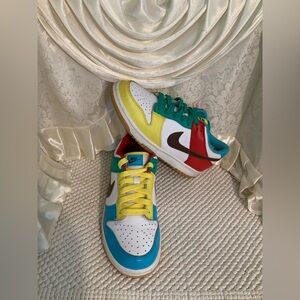 NIKE